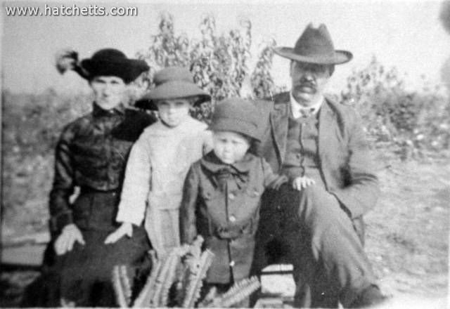 1910CharlesOscarJoynerFamily.jpg