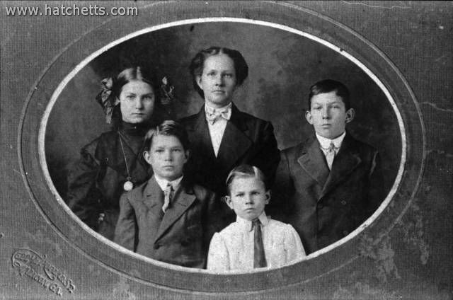 1911LeeBelleSeeFamily.jpg